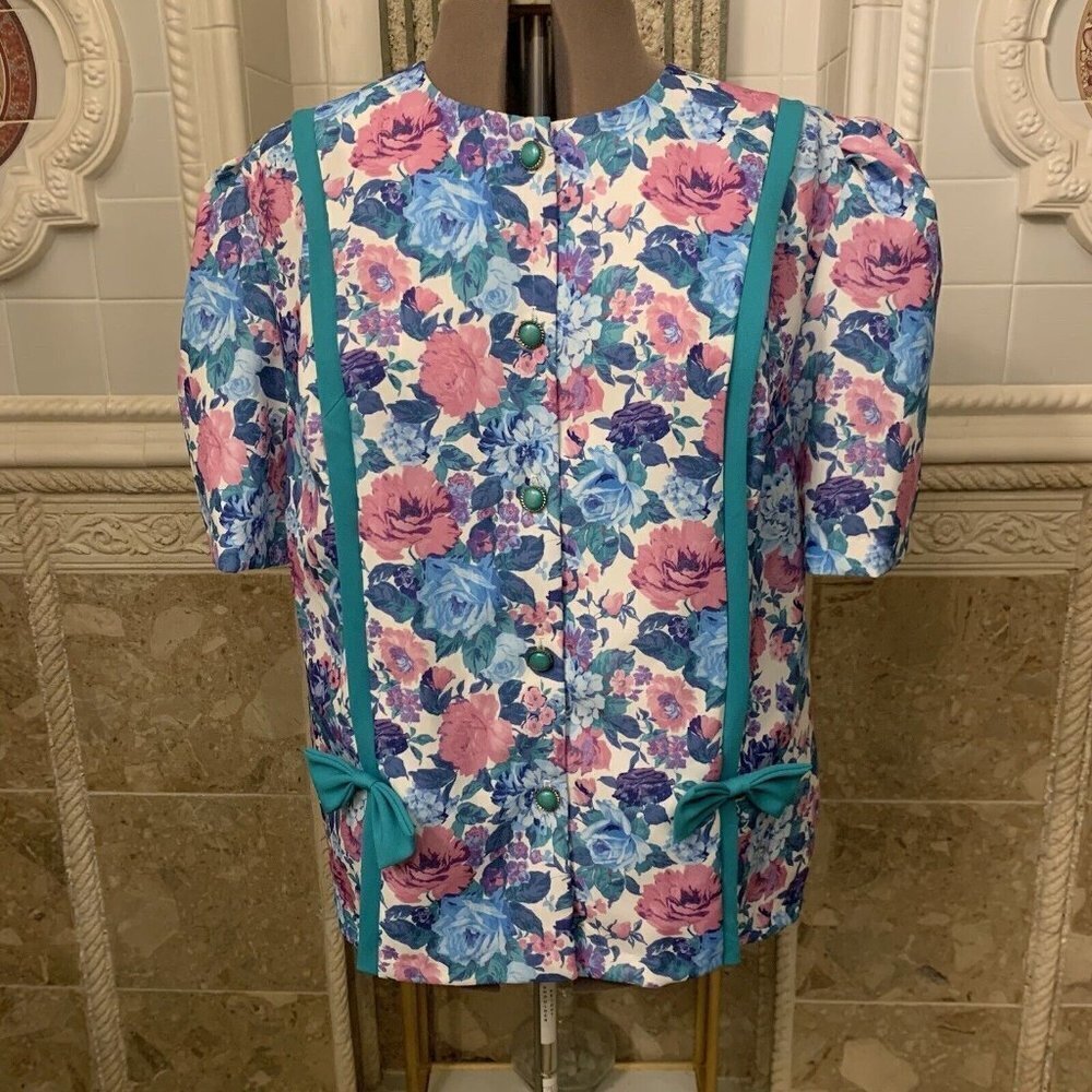 CB Established 1962. Sz 24. Puff Sleeve. Button Front. Jewel Neck Top. B70.